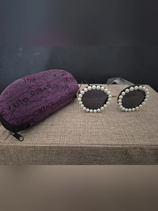 New Retro Pearl-Trim Round Sunglasses - Black With Hard Case And Cloth - Picture 8 of 8